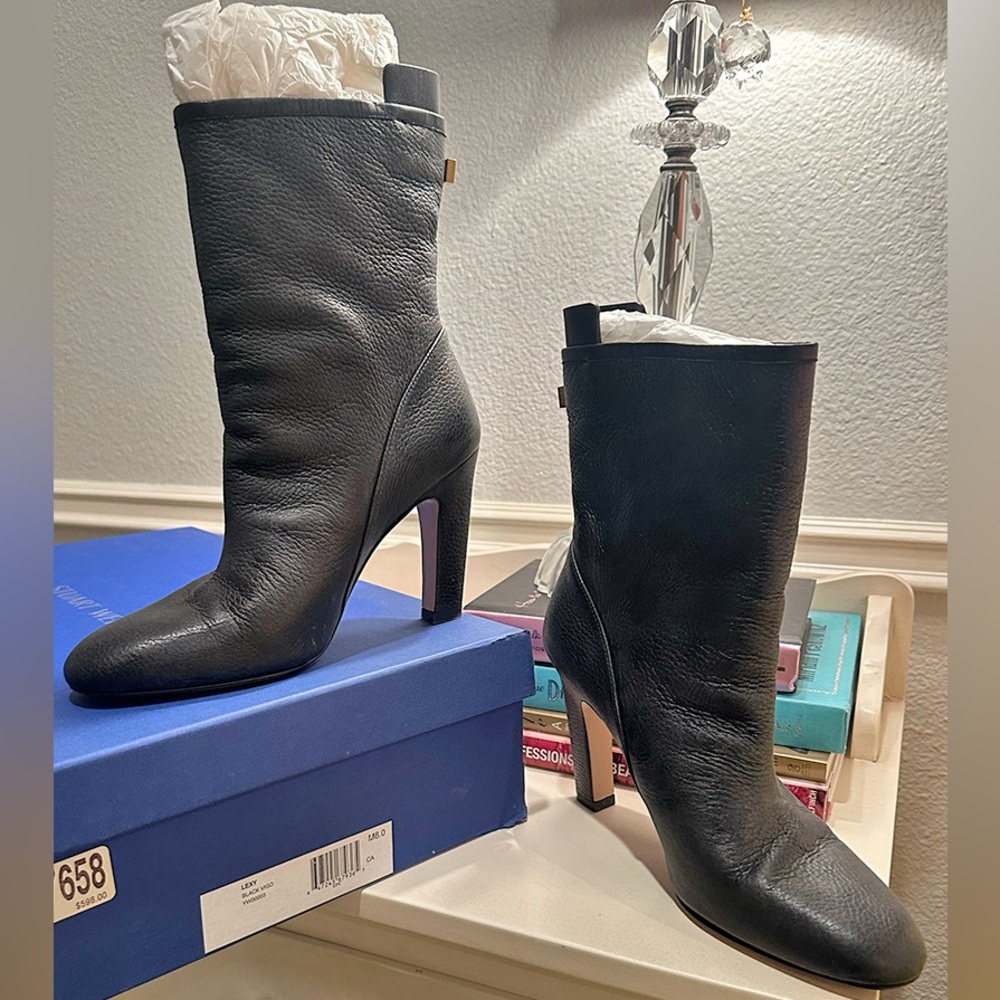 Stuart Weitzman Black Pebbled Leather Heeled Ankle Boots; Size 8